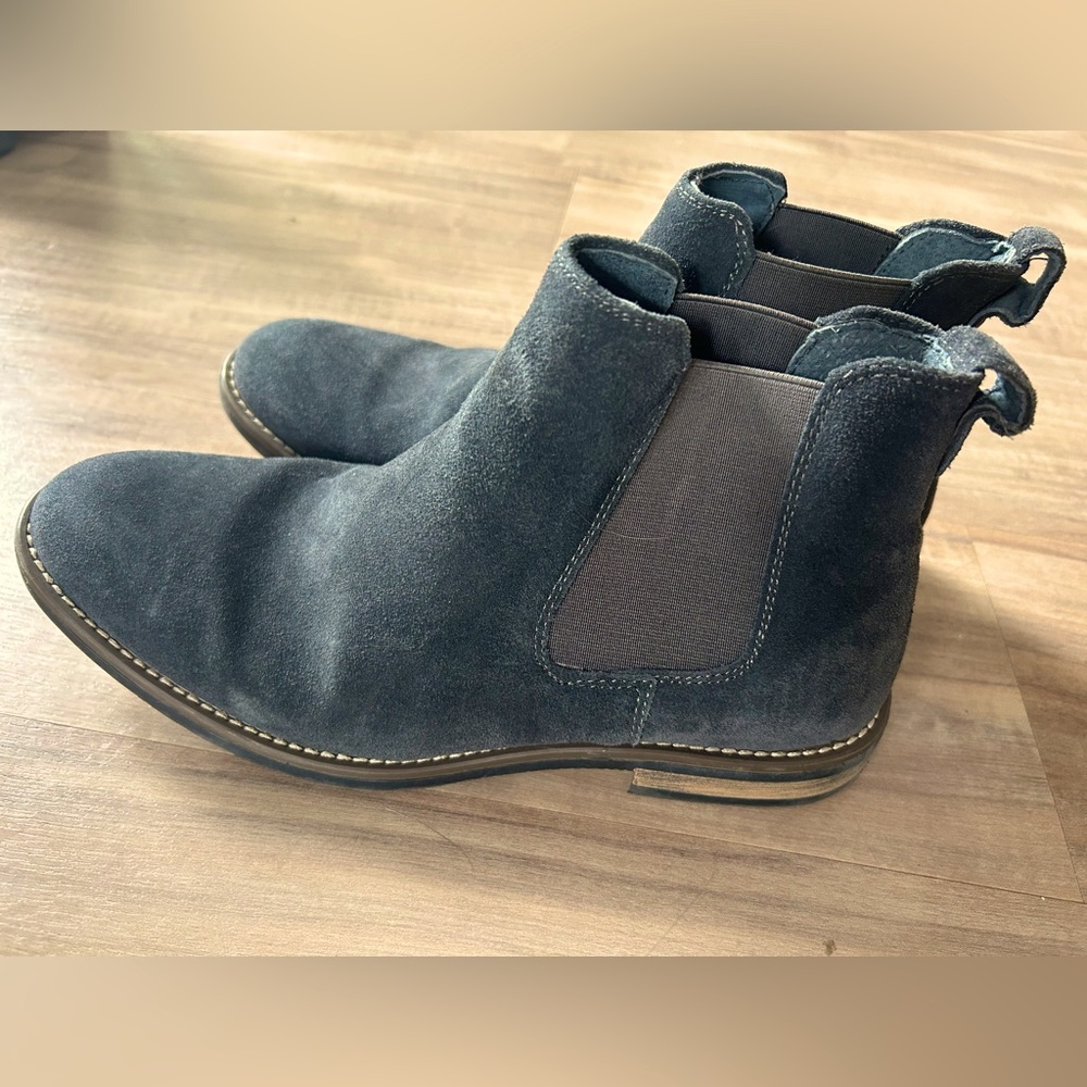 Bruno Marc dark grey suede ankle Chelsea boots men’s 7 / women’s 8.5